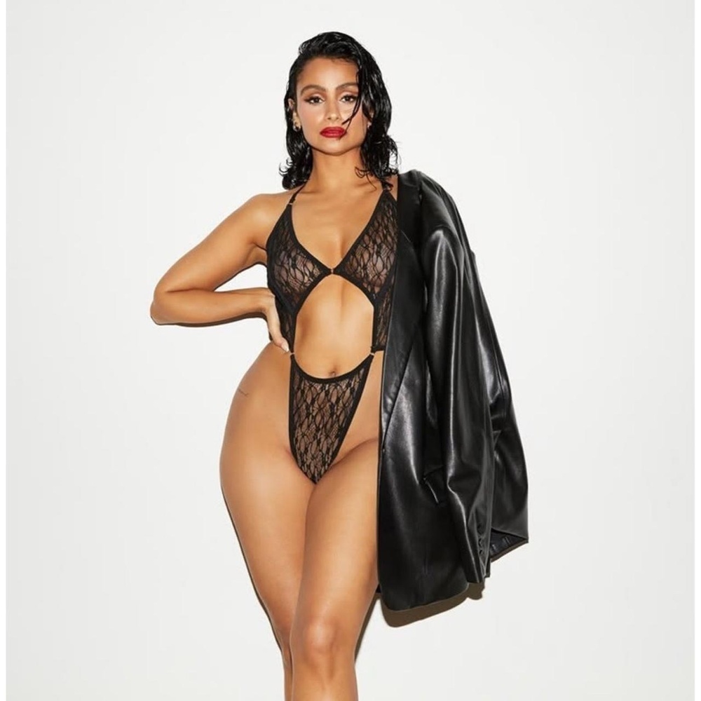 NWT Elle Rêve Black Sheer Lace Cutout teddy Bodysuit Lingerie